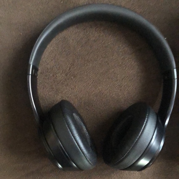 Headphones - Picture 2 of 6